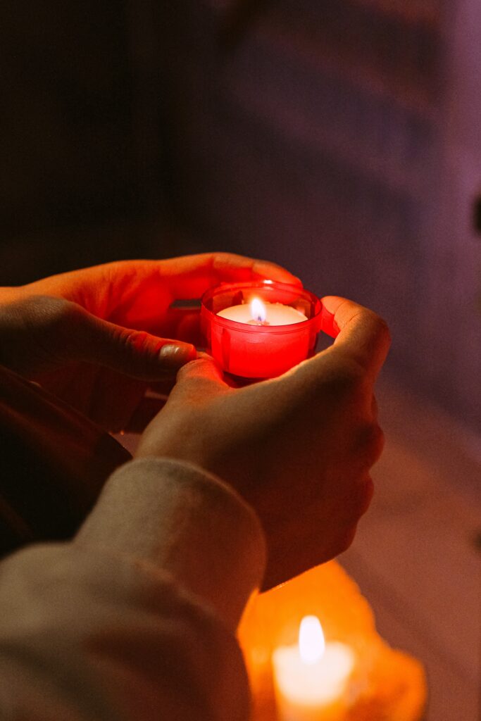 Candle prayer for peace, Photo: Anna Sheets